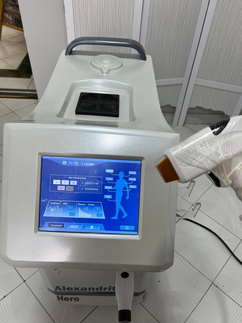 دستگاه لیزر الکساندرایت هیرو ۱۲۰۰ واتدست دو/مدینیوم