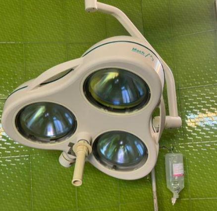 چراغ اتاق عمل دکتر ماخ آلماندست دو/مدینیوم