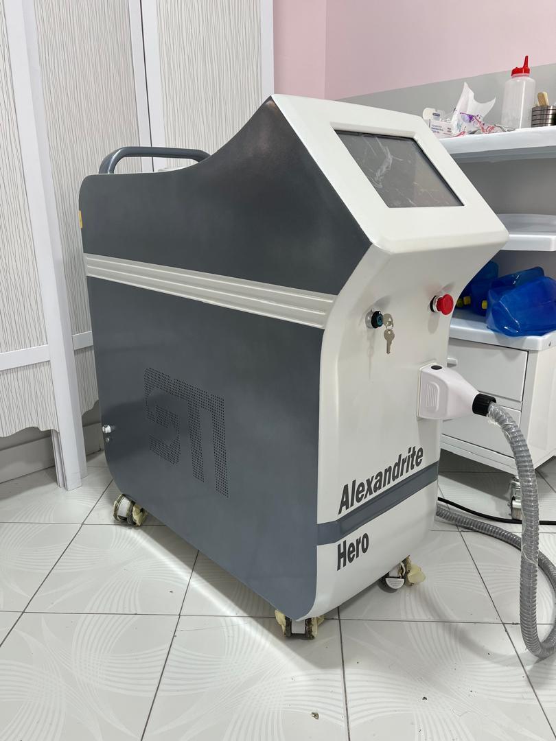 دستگاه لیزر الکساندرایت هیرو ۱۲۰۰ واتدست دو/مدینیوم